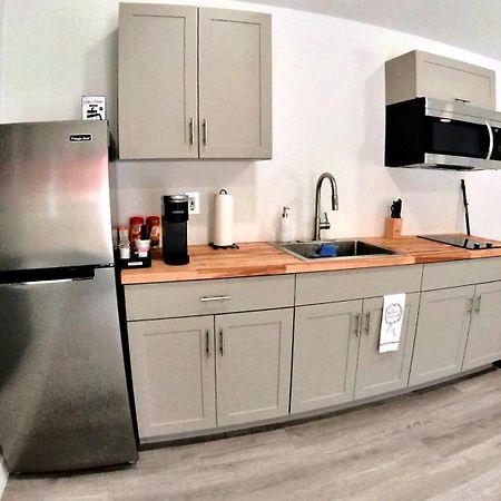 All Modern Studio With Private Entry & Parking. Brandon Exterior foto