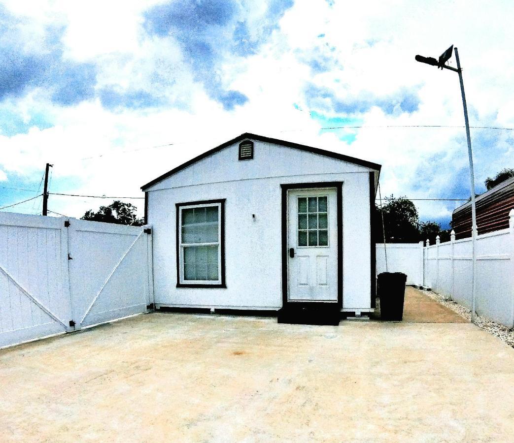 All Modern Studio With Private Entry & Parking. Brandon Exterior foto