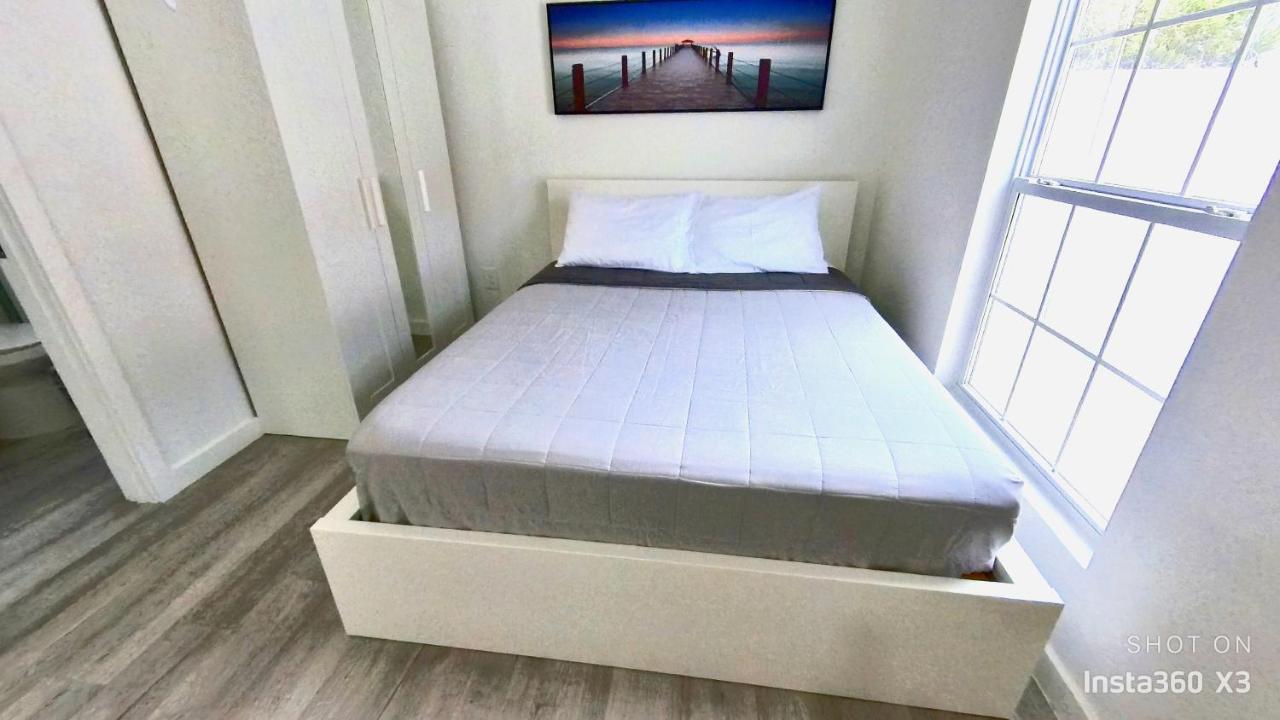 All Modern Studio With Private Entry & Parking. Brandon Exterior foto