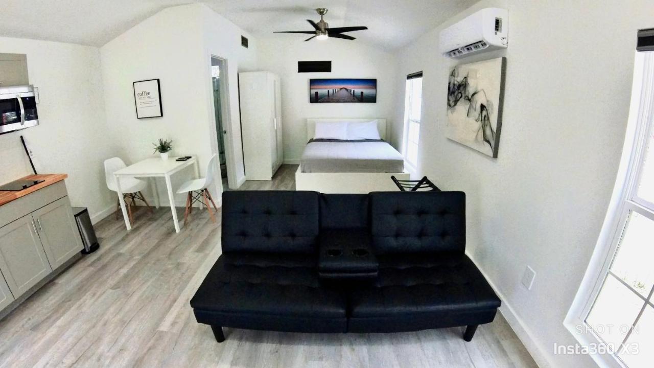 All Modern Studio With Private Entry & Parking. Brandon Exterior foto
