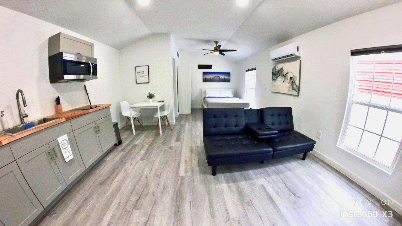 All Modern Studio With Private Entry & Parking. Brandon Exterior foto