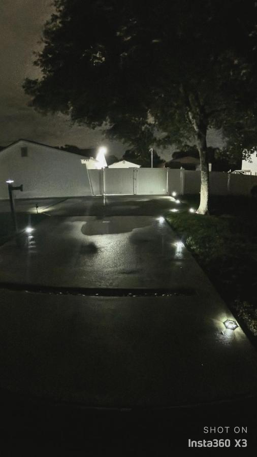 All Modern Studio With Private Entry & Parking. Brandon Exterior foto