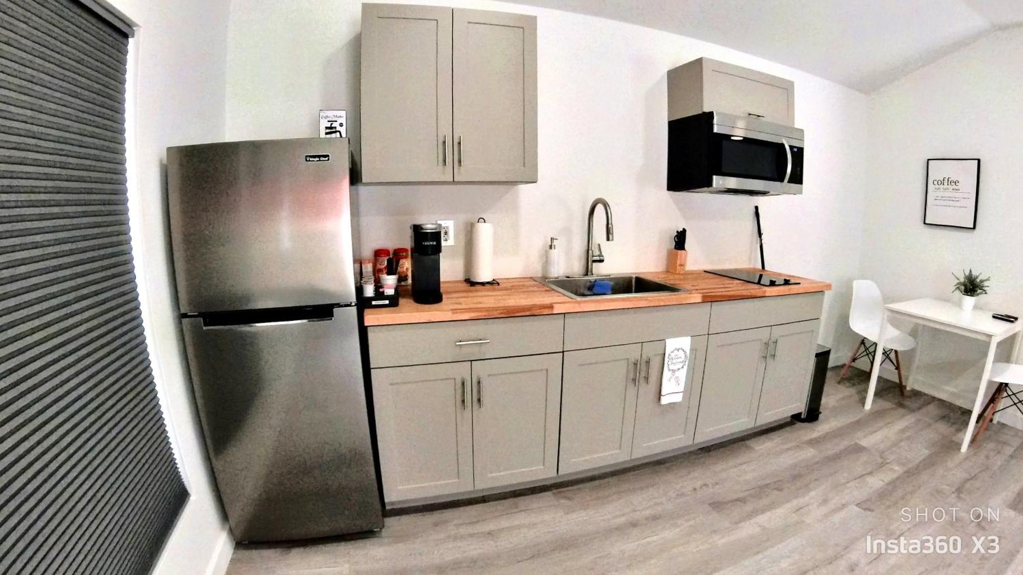 All Modern Studio With Private Entry & Parking. Brandon Exterior foto