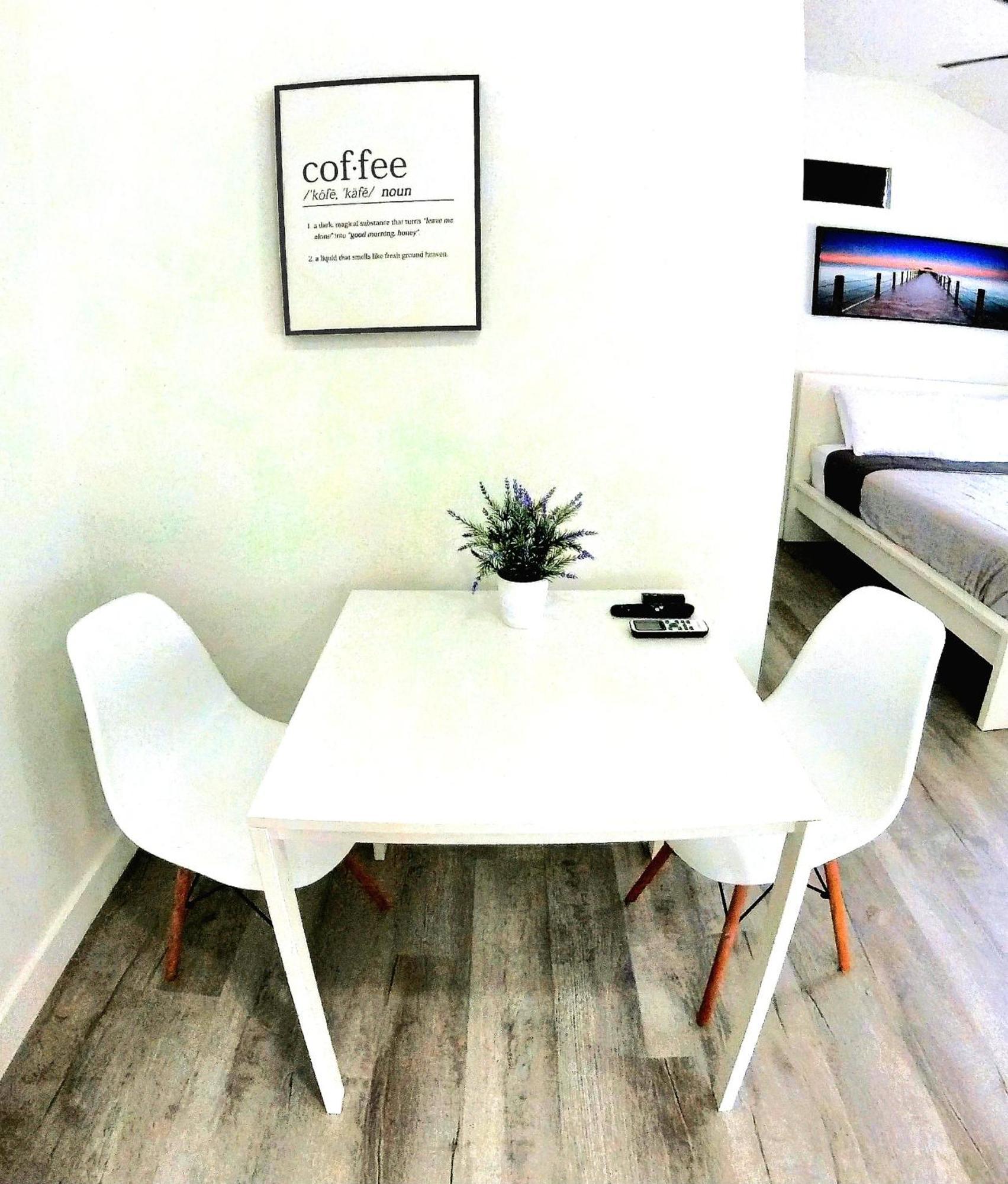 All Modern Studio With Private Entry & Parking. Brandon Exterior foto